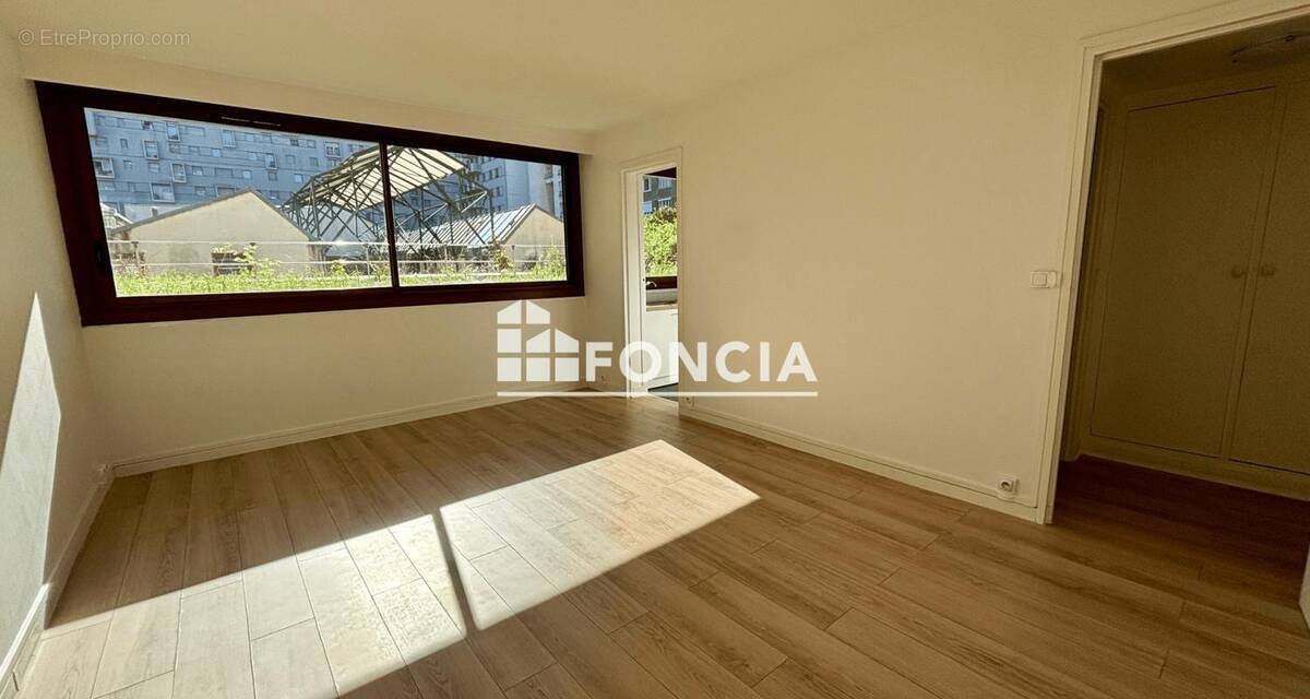 Appartement à PARIS-14E
