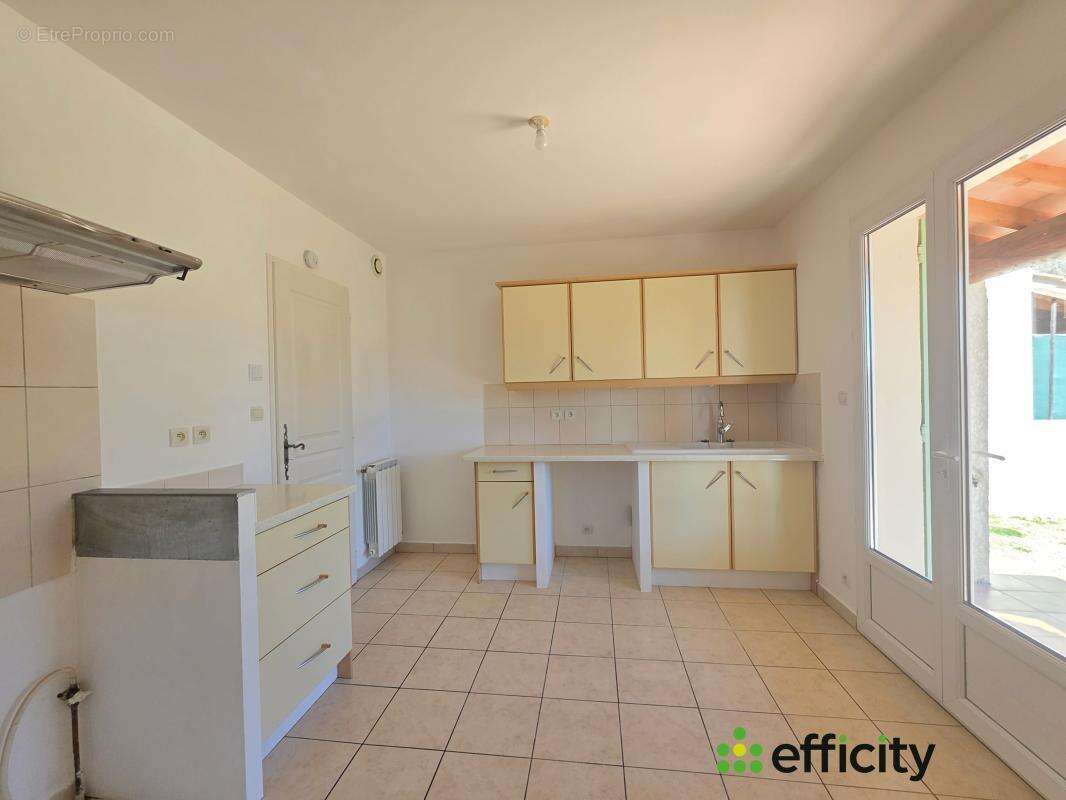 Maison à REVEST-DU-BION