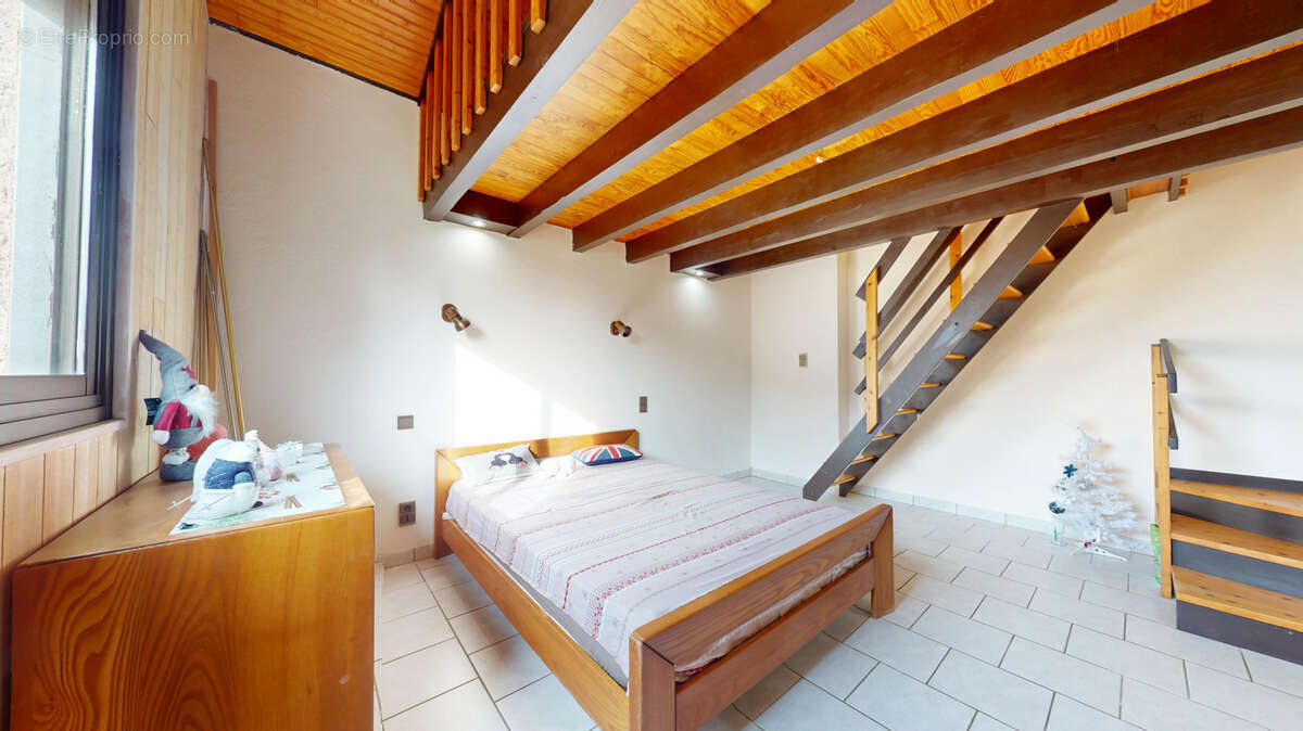 Maison à LA TOUR-DU-CRIEU