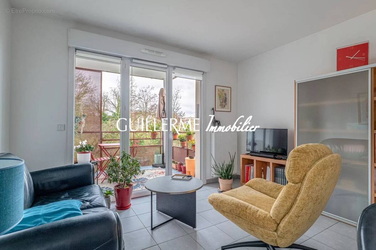 Appartement à GENAY