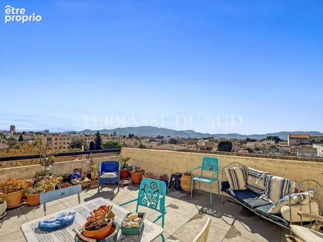 Vente Appartement T2/3 de 58 m2 LC avec Grande Terrasse, Parking Privatif et Cave - Montolivet Marseille 12 - photo 3