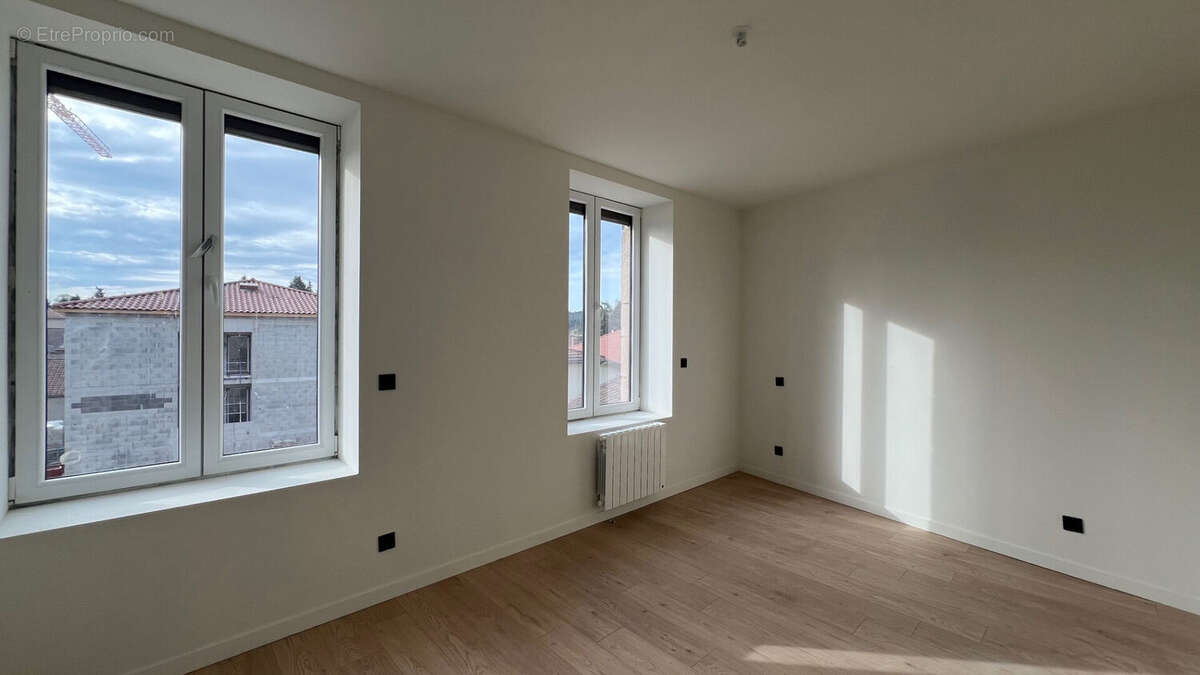 Appartement à SAINT-JUST-MALMONT