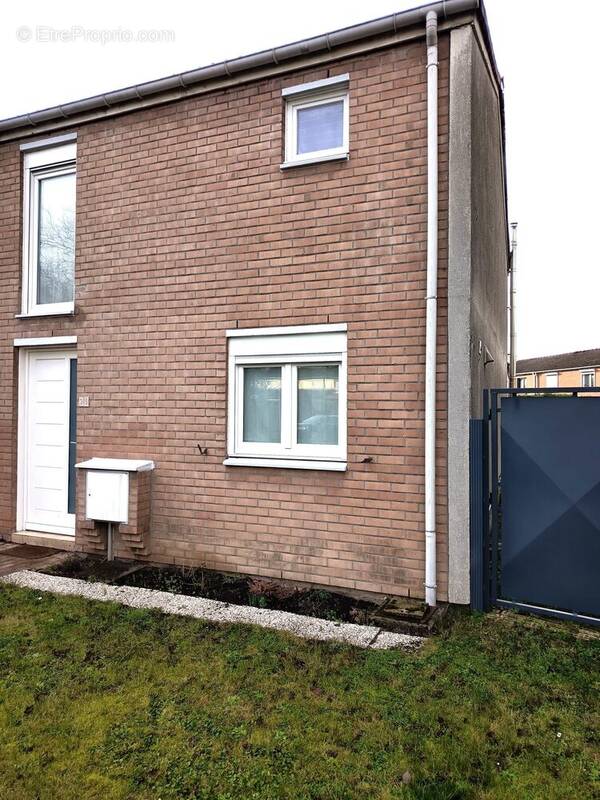 Maison à NEUVILLE-EN-FERRAIN