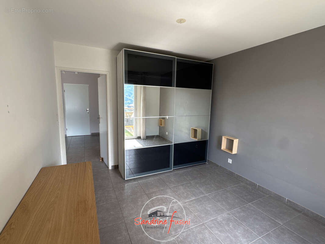 Appartement à CARROS
