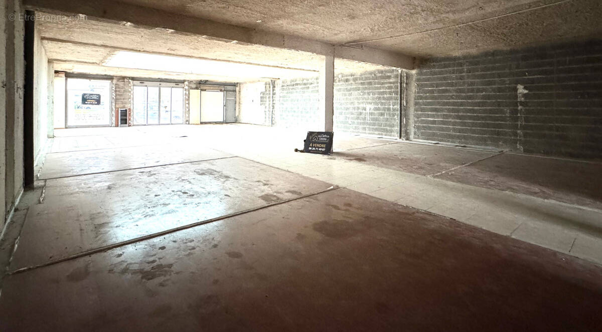 Commerce à ONET-LE-CHATEAU