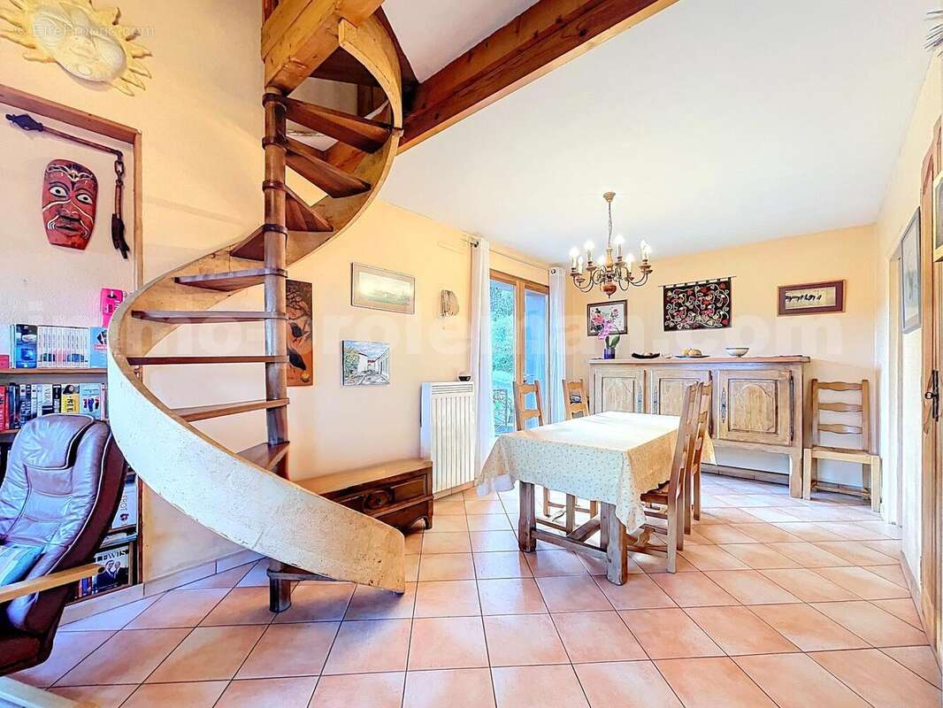Maison-individuelle-monnetier-mornex-vue-mont-Blanc-Voirons-charme-caractère-proche-frontière-suisse-genève-terrain - Maison à MONNETIER-MORNEX