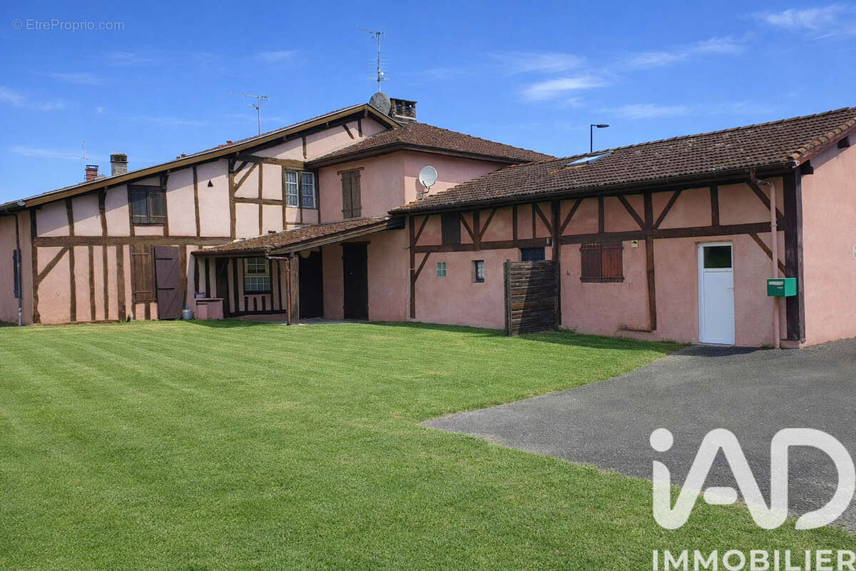 Photo 2 - Maison à SAINT-JULIEN-EN-BORN
