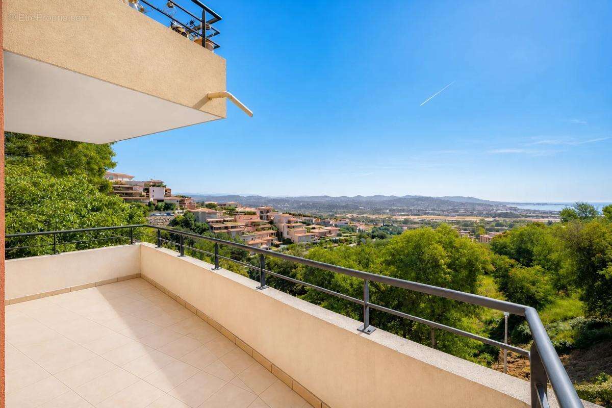 Appartement à MANDELIEU-LA-NAPOULE