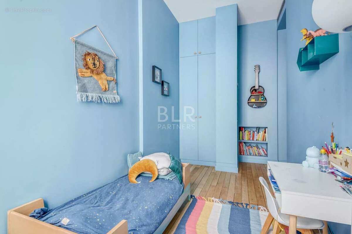 Appartement à NEUILLY-SUR-SEINE
