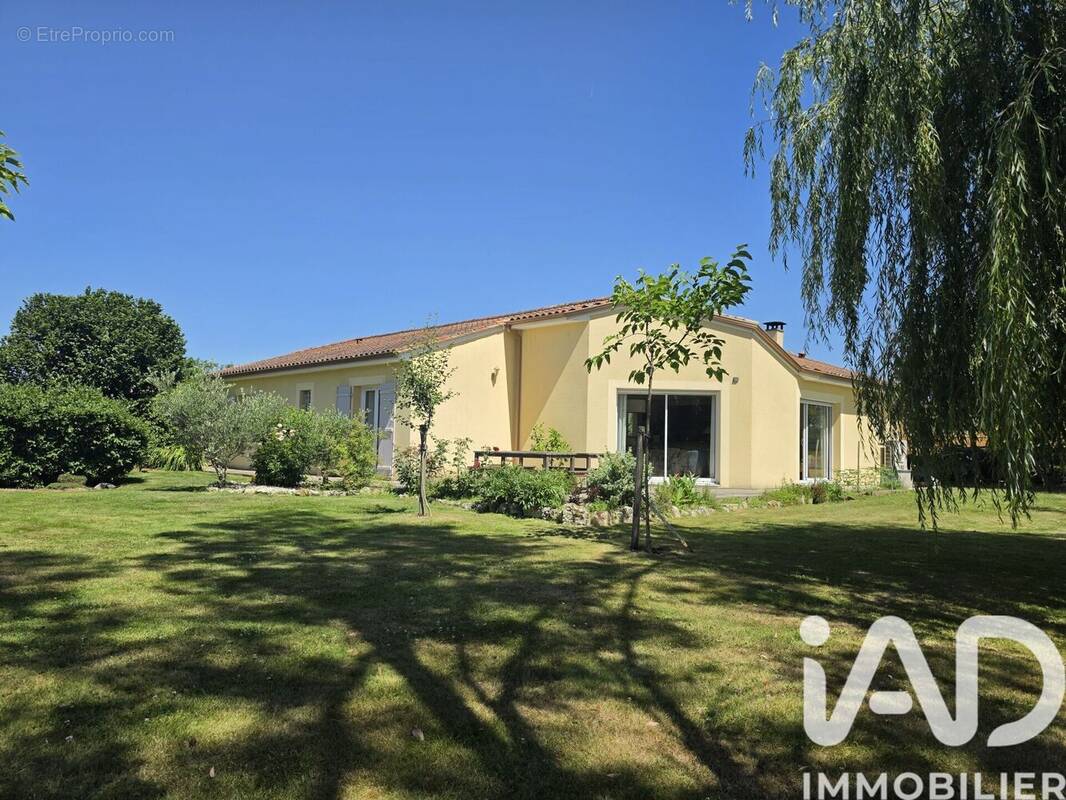 Photo 1 - Maison à SAINT-PIERRE-D'EYRAUD