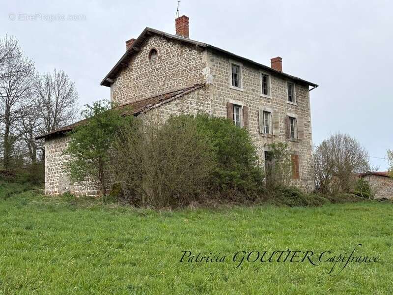 Maison à SAINT-JULIEN-LA-VETRE