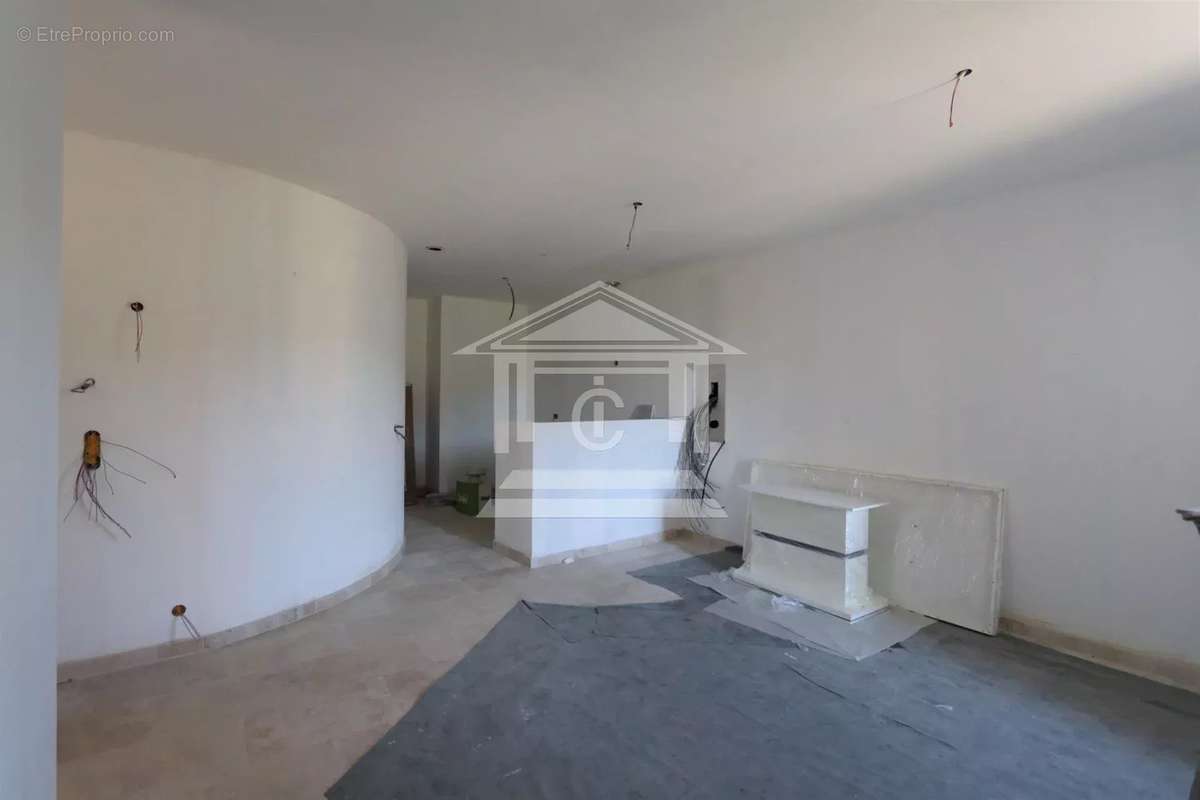 Appartement à TOURRETTES