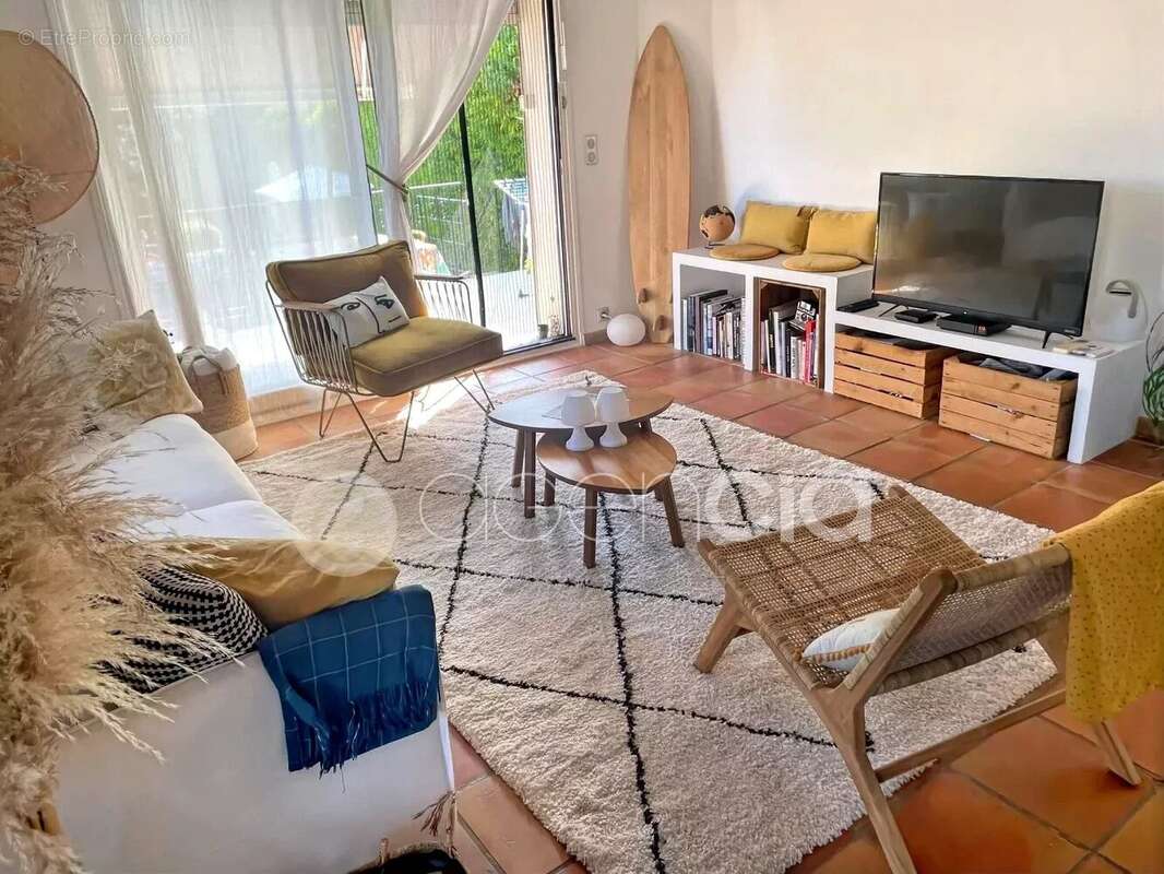 Rare propriété avec jardin privé et piscine - photo 3