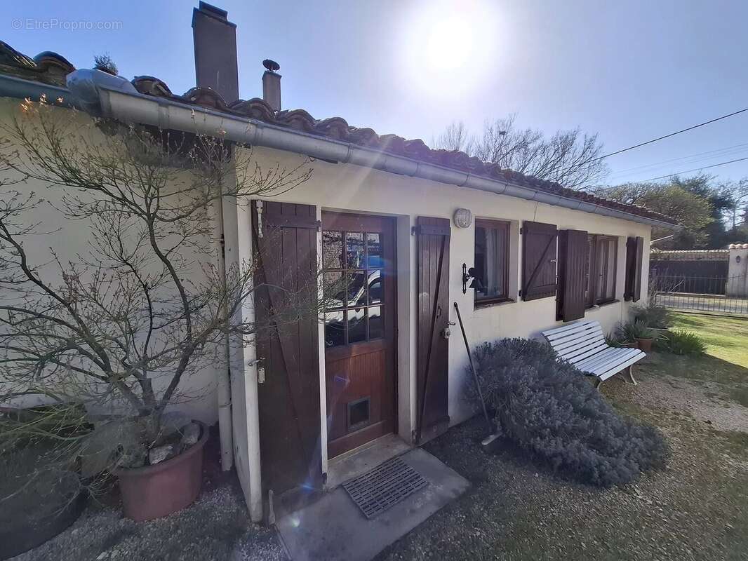 Maison à CLUSSAIS-LA-POMMERAIE