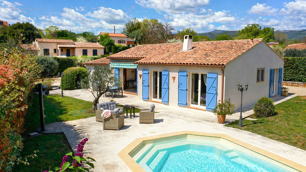 Maison à SAINT-CEZAIRE-SUR-SIAGNE