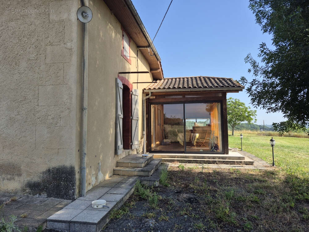 A vendredi, Corps de ferme à Ornézan - photo 3