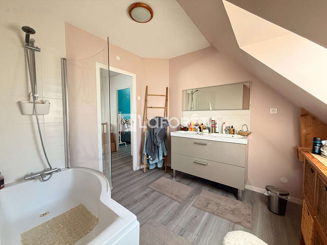 Maison à CLEVILLE