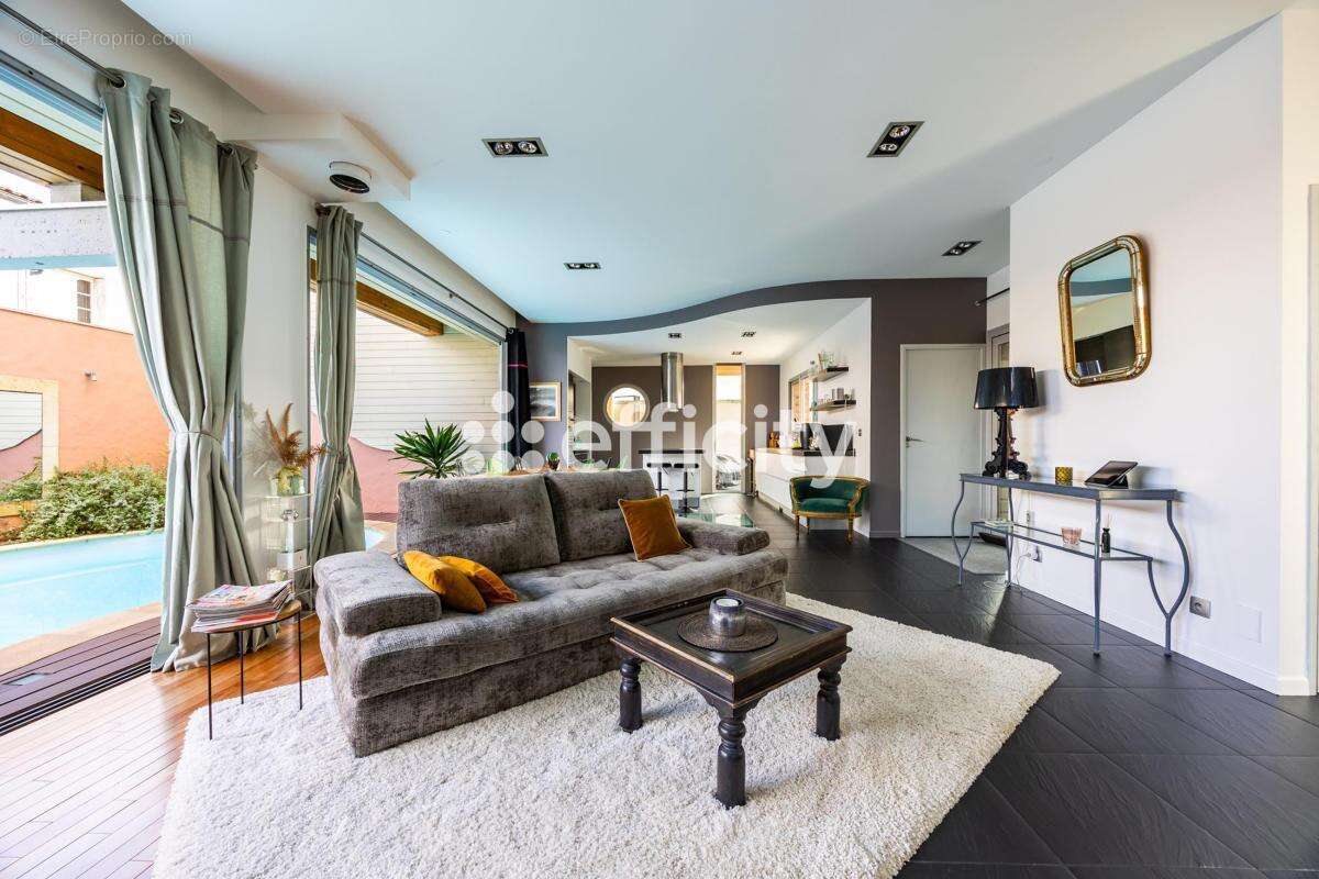 Maison 187 m² à Merignac  - photo 4