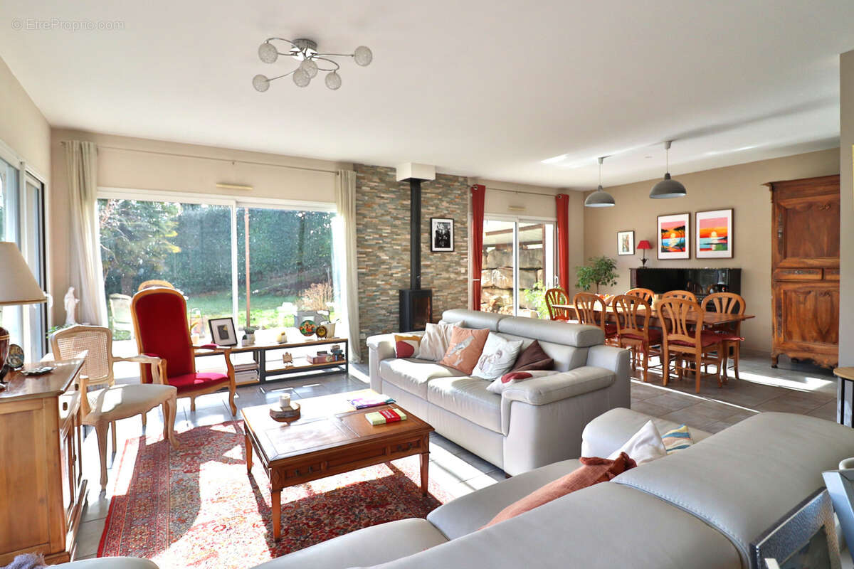 Maison à CHARBONNIERES-LES-BAINS