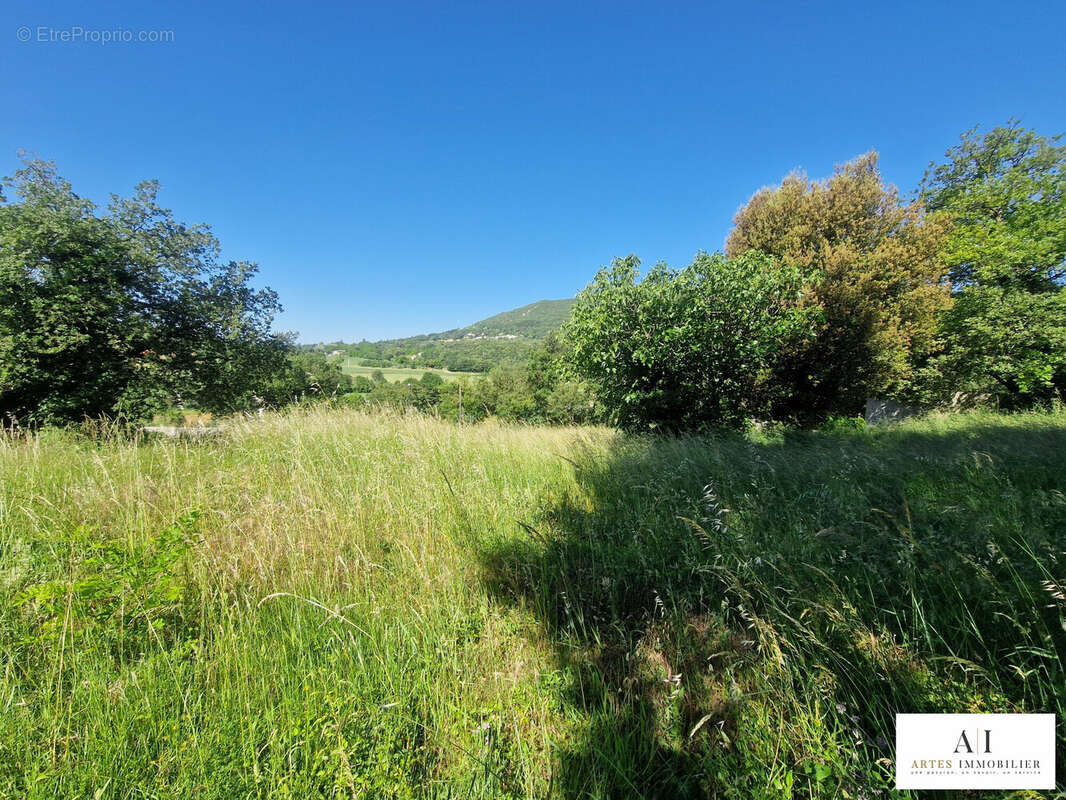 Terrain à SAINT-MARCEL-LES-SAUZET