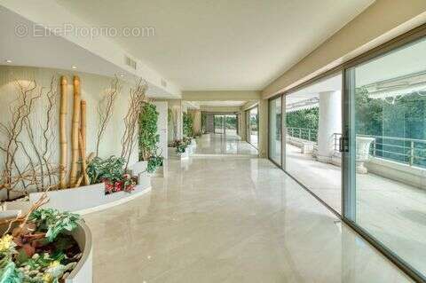 Appartement 250 m² à Cannes  - photo 3