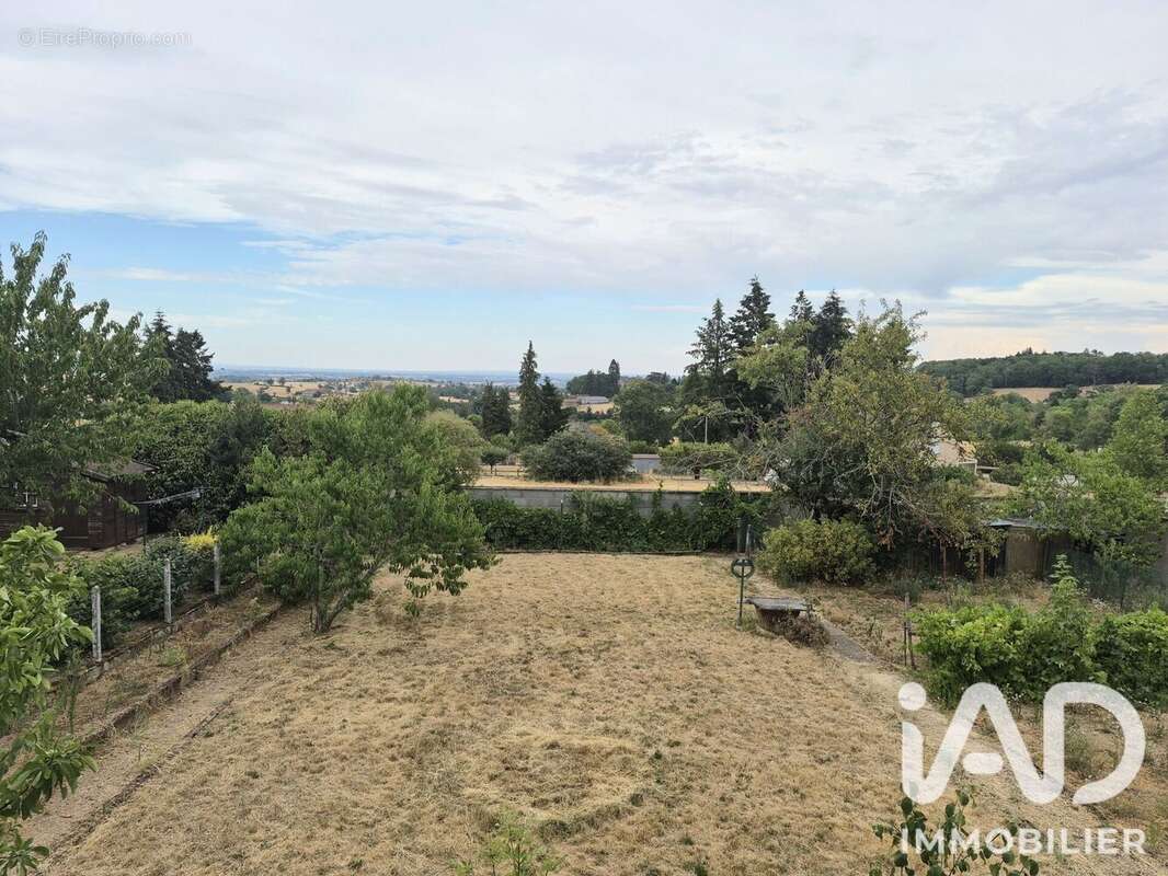 Maison 63 m² à Saint-Martin-D'estreaux  - photo 2