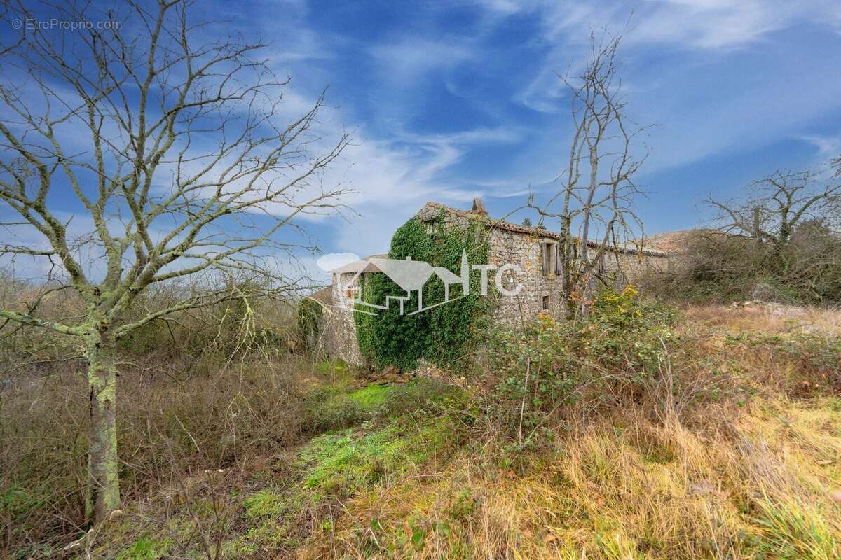 Grange a renover 1497m² de terrain - photo 14