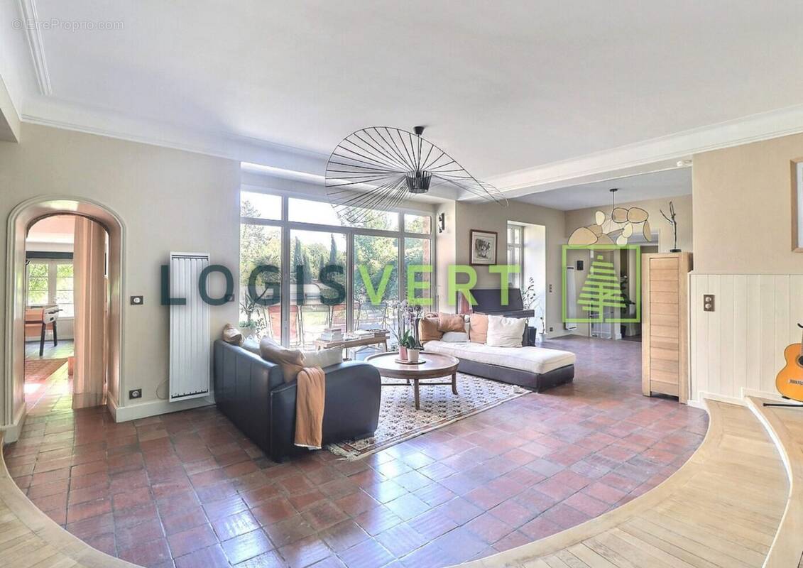 Maison 351 m² à Saint-Germain-Les-Arpajon  - photo 4