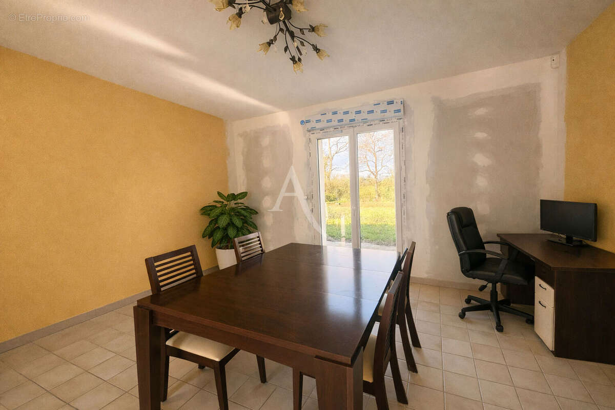 Maison à DONGES