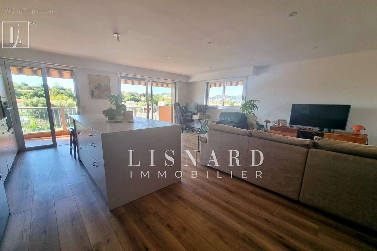 Appartement à VALLAURIS