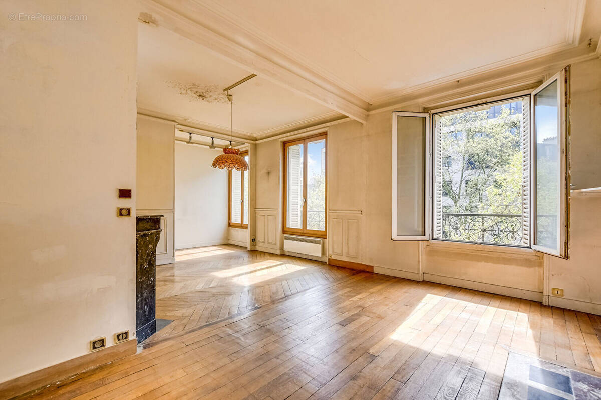 Appartement à PARIS-19E