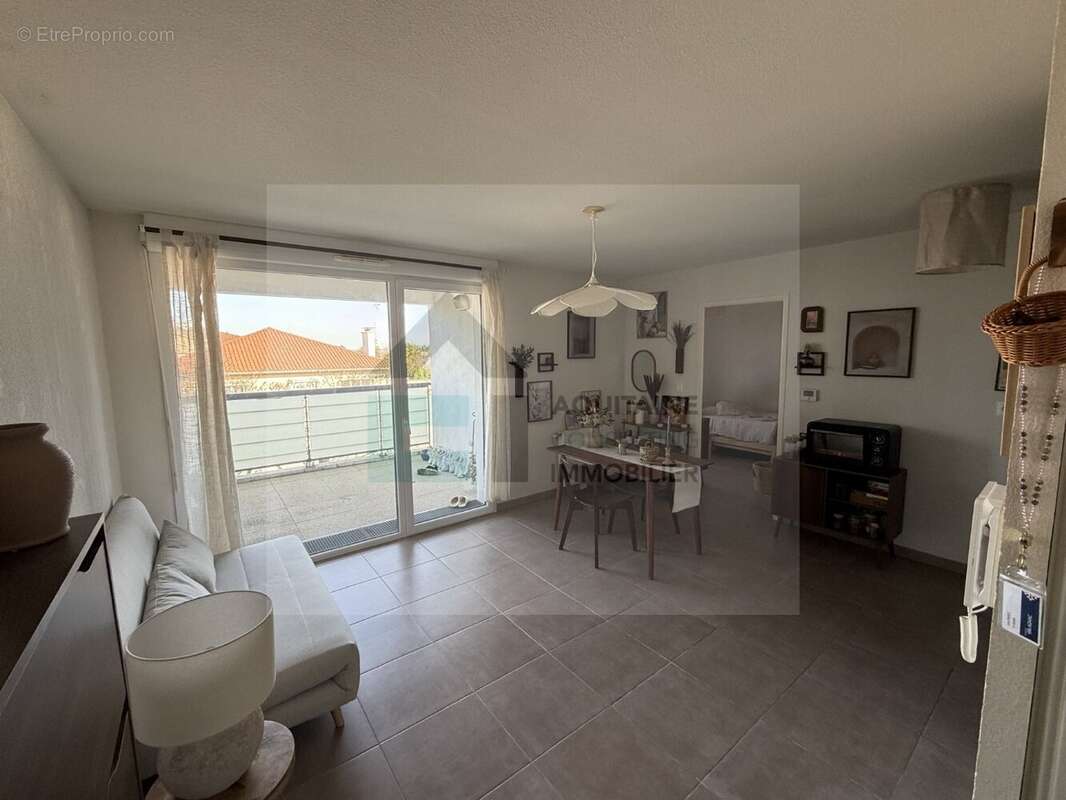 Appartement à BEAUZELLE