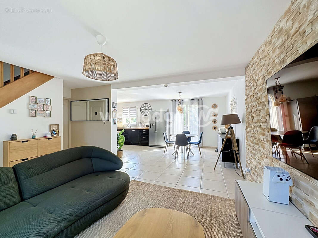 Maison 100 m² à Jouy-Le-Moutier  - photo 2