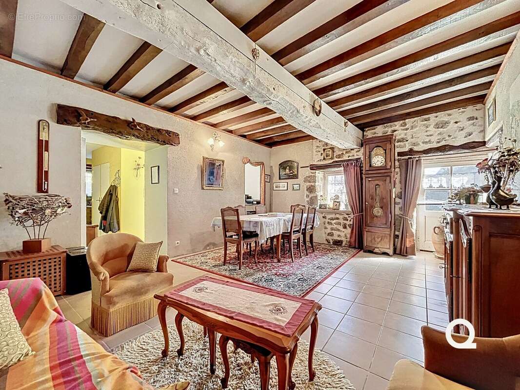 Maison à LA CHAPELLE-CHAUSSEE