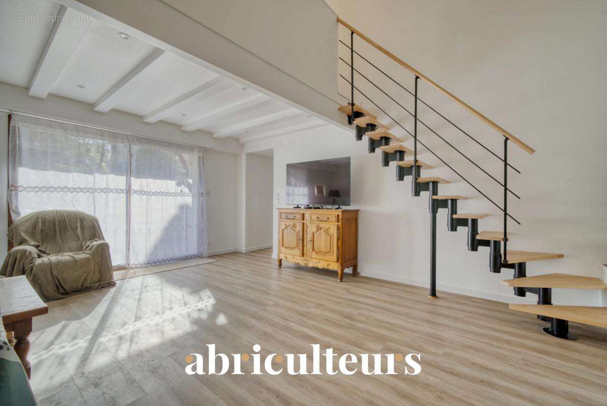 Maison à SAINT-HILAIRE-DE-VILLEFRANCHE