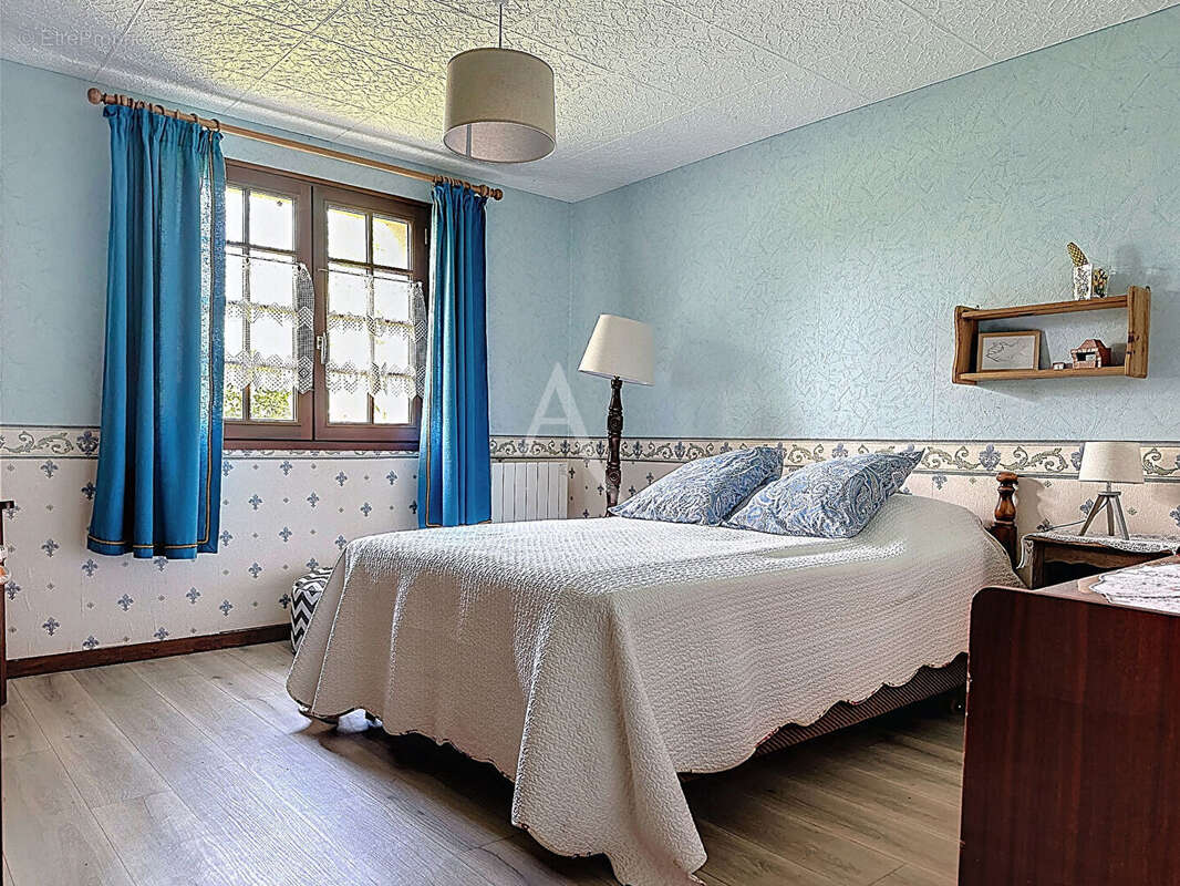 Maison à LONGUE-JUMELLES