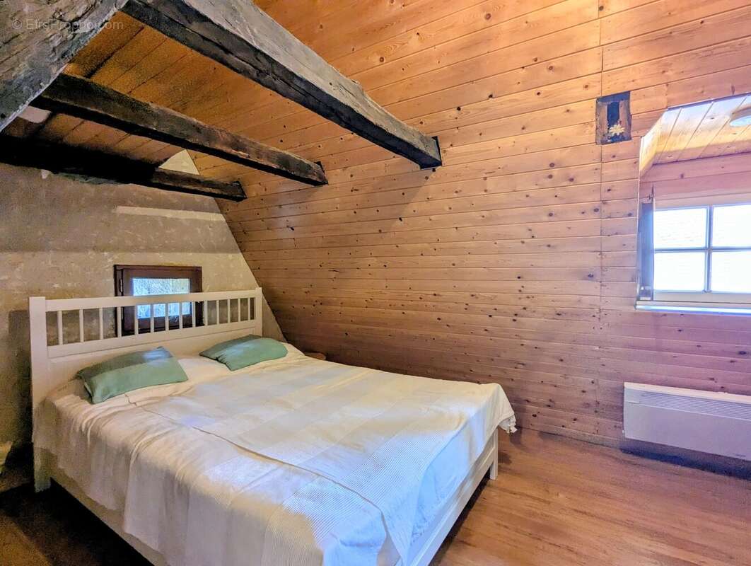 Maison de village en pierre avec 3 chambres, garage double, cave et terrasses - photo 8