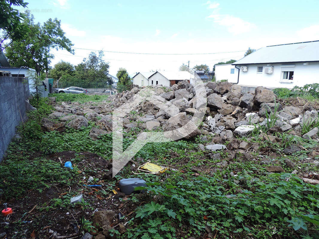 Terrain à LE TAMPON