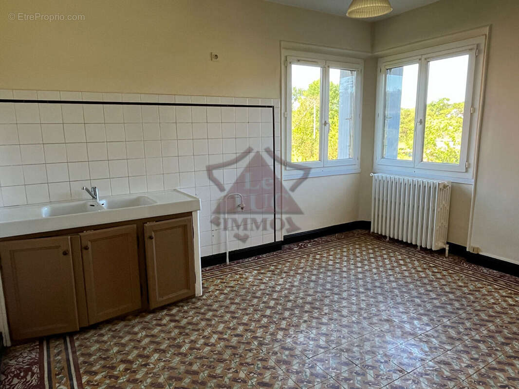 Maison à SAINT-JULIEN-LES-ROSIERS