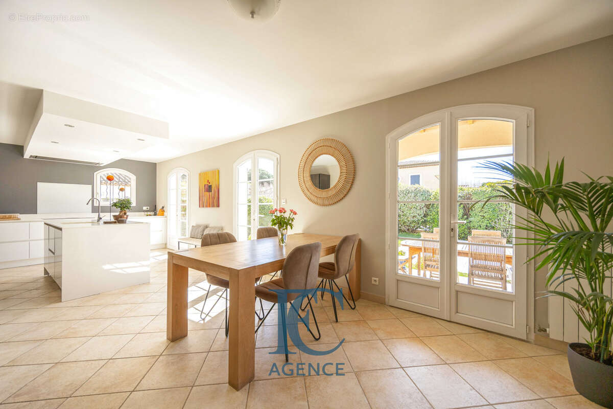 Maison à SAINT-CYR-SUR-MER