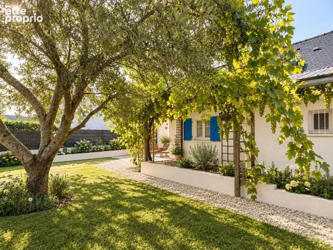 ARZON – Maison avec véranda, jardin arboré et beau potentiel de rénovation - photo 1