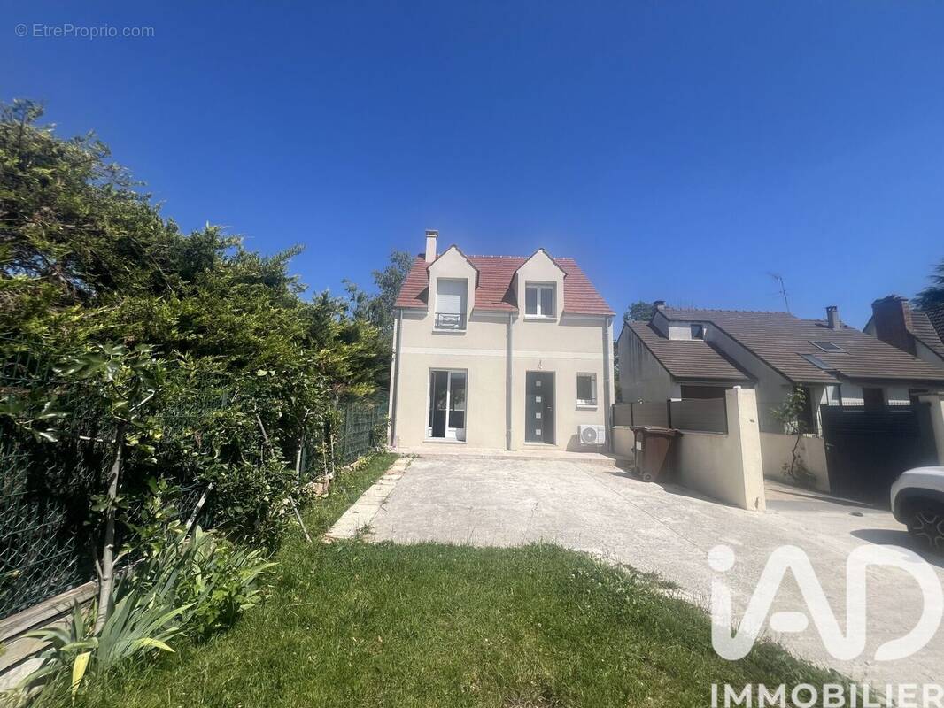 Photo 1 - Maison à SAINTRY-SUR-SEINE