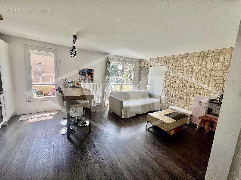 Appartement à COMBS-LA-VILLE