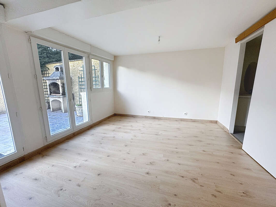 Appartement à SAINT-GENIS-LAVAL