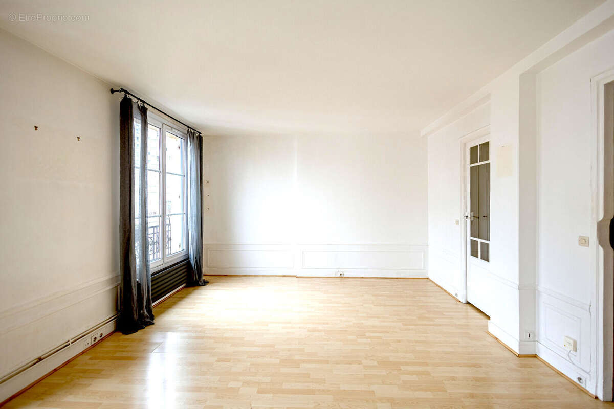 Appartement à PARIS-14E