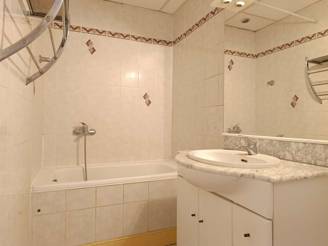 SDB - Appartement à NARBONNE