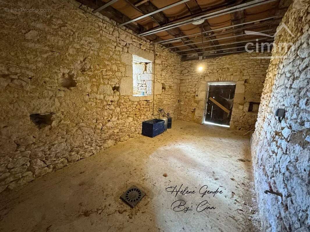 Maison à SALIGNAC-EYVIGUES