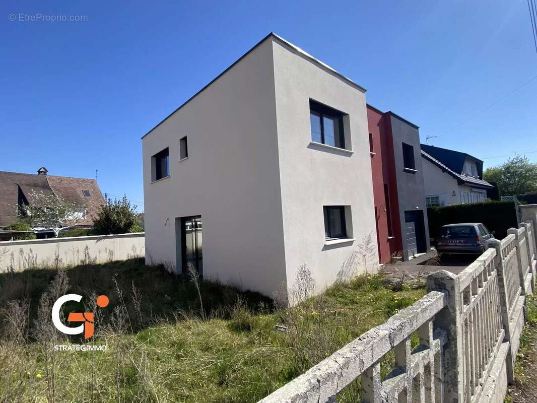 Maison à SAINT-ETIENNE-DU-ROUVRAY