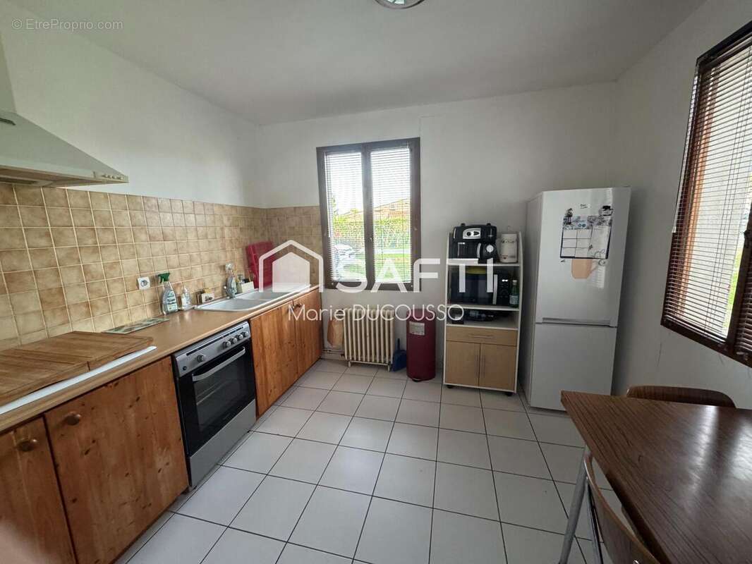 Maison 229 m² à Saint-Magne-De-Castillon  - photo 3
