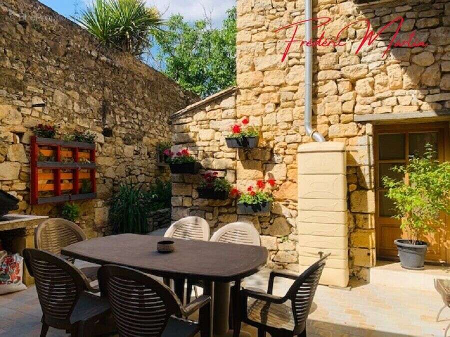 Maison 250 m² à Uzes  - photo 3